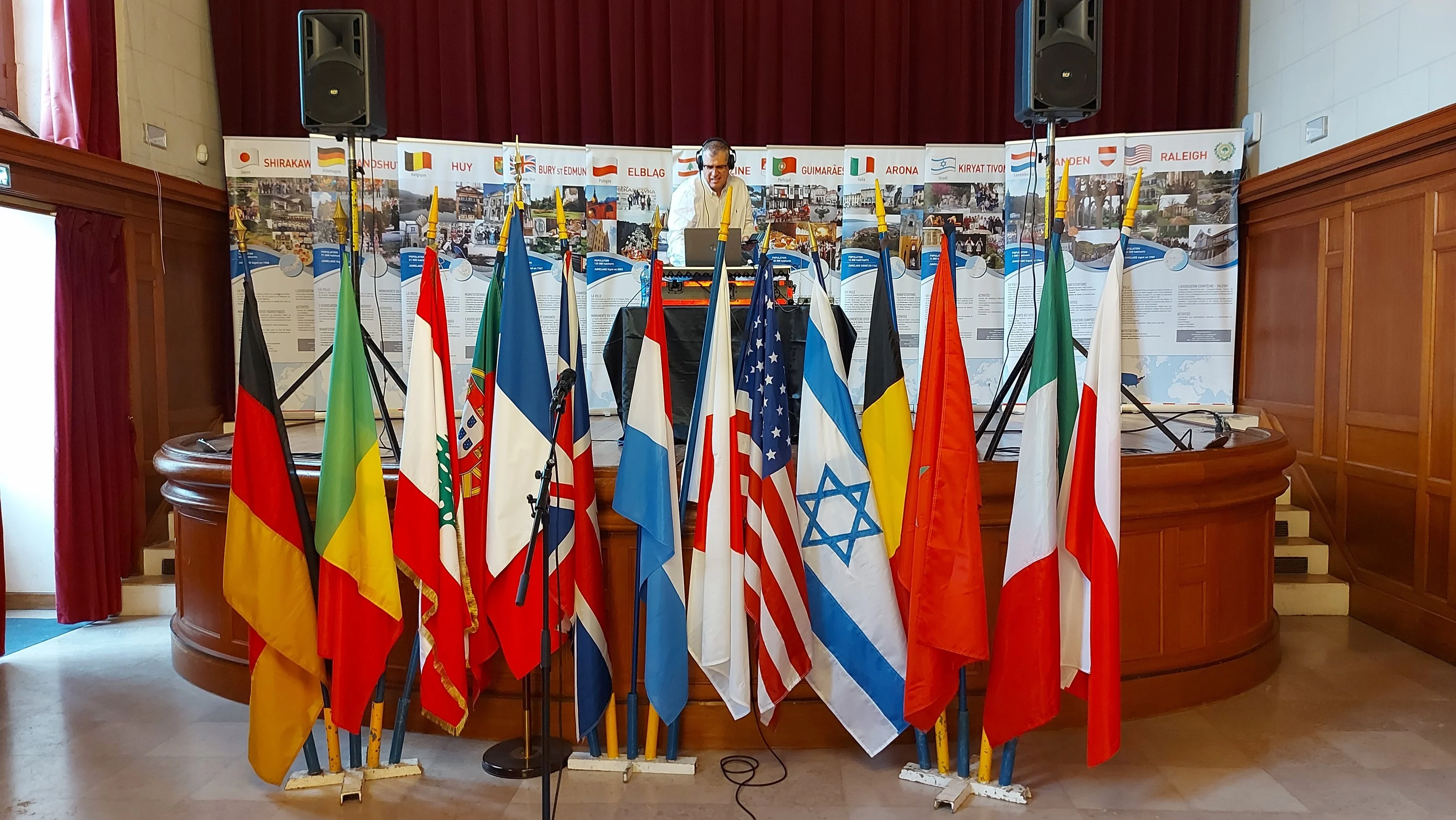 Les traditions, les discours, le banquet et la piste de danse