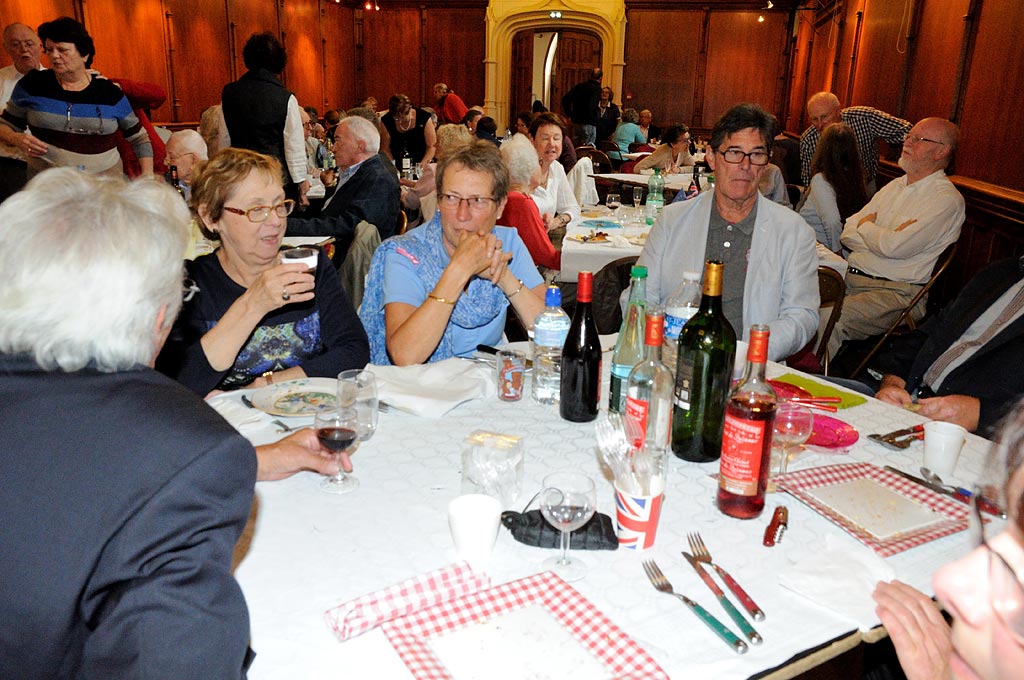 Une des tables des membres de Bury