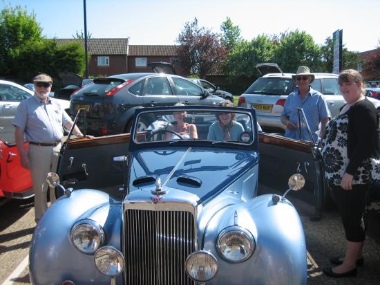 le défilé de vieilles voitures