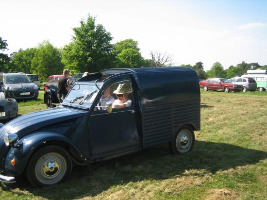 le défilé de vieilles voitures