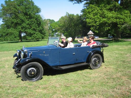 le défilé des vieilles voitures