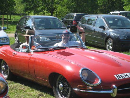 le défilé de vieilles voitures