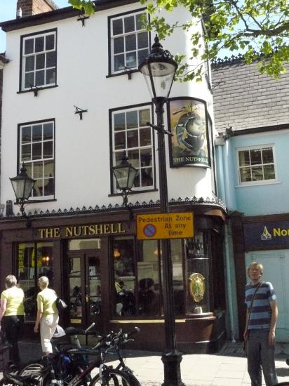The Nutshell à Bury est le plus petit pub d'Angleterre