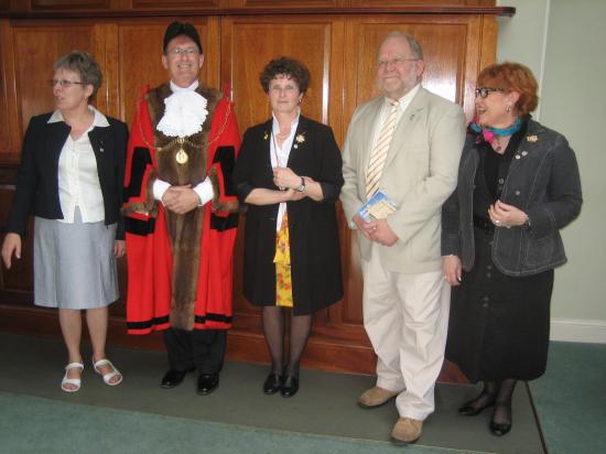 Réception par le nouveau maire Floriane,  Mme François,M Spencer, Mme Lesguillon