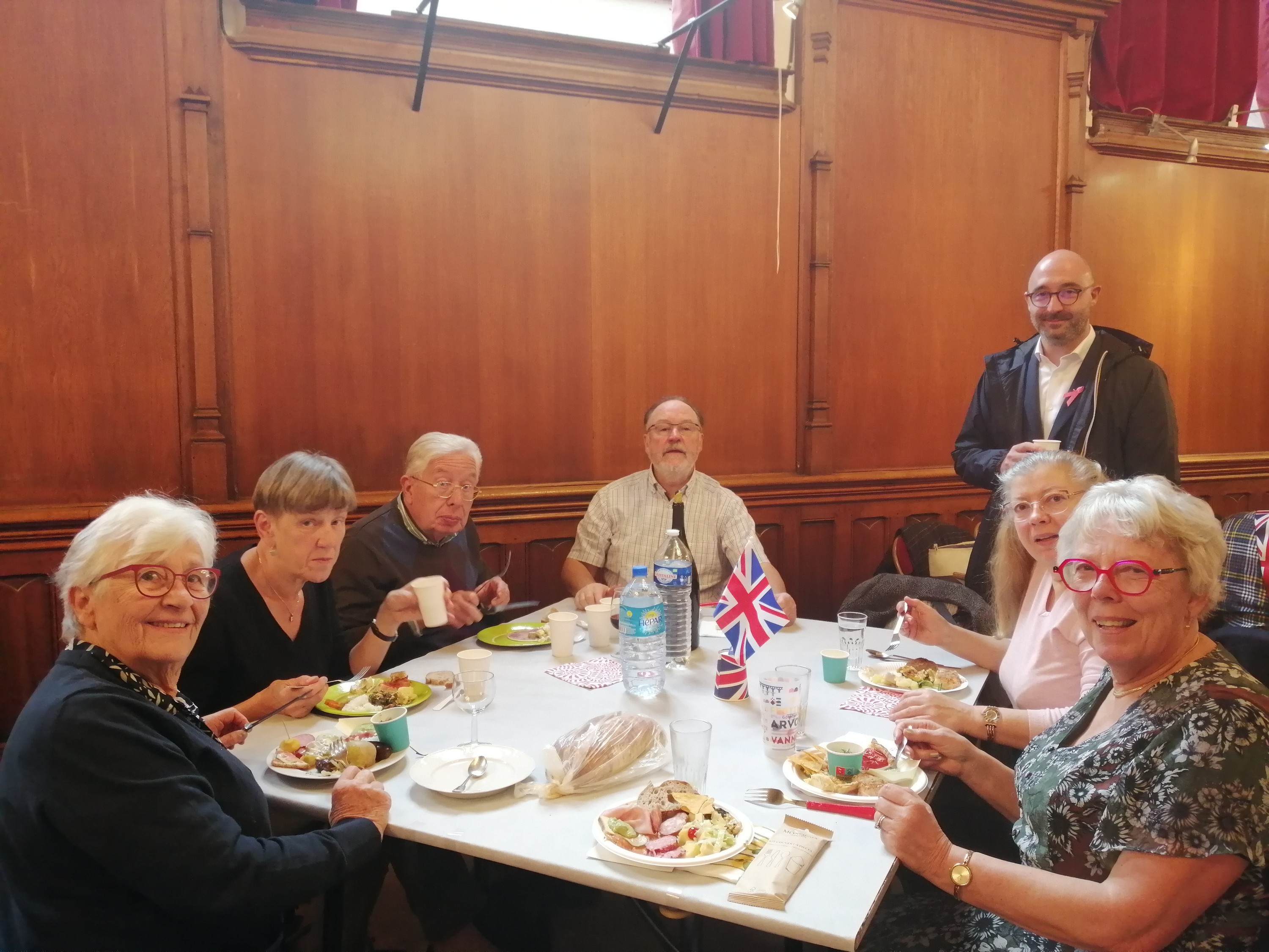 Les participants et le buffet