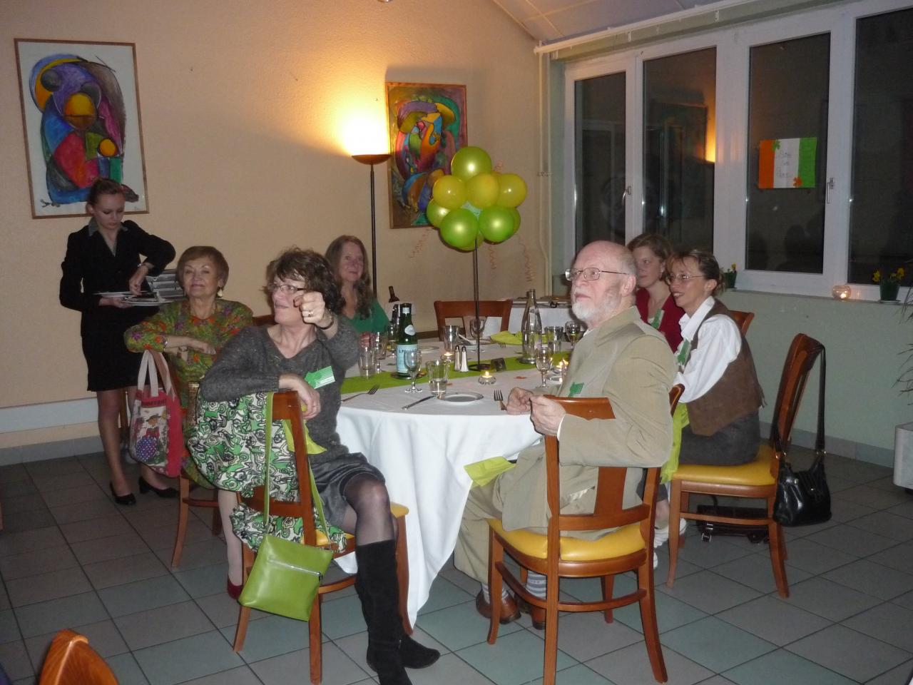 A l'écoute des instructions de Floriane pour le voyage à Bury