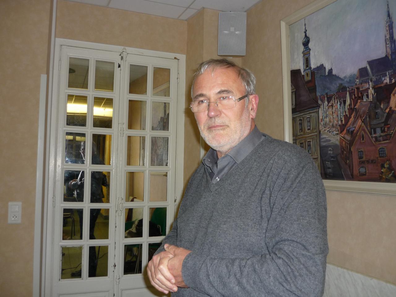 Jean luc présente le couronnement de la reine