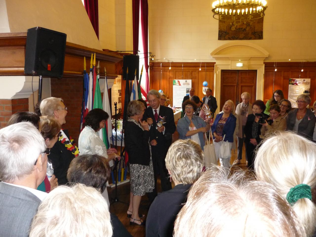 Présentation des activités de l'association à M le sénateur maire